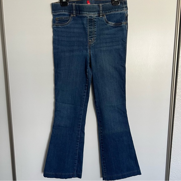 Spanx Kick Flare Jeans Womens Size Medium Dark Wash Fitted Ankle Denim - Picture 1 of 10